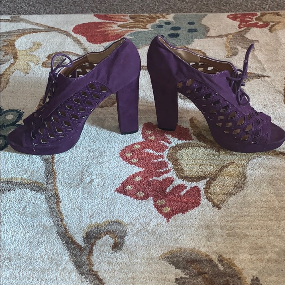 Wide Width Platform Cutout Heels